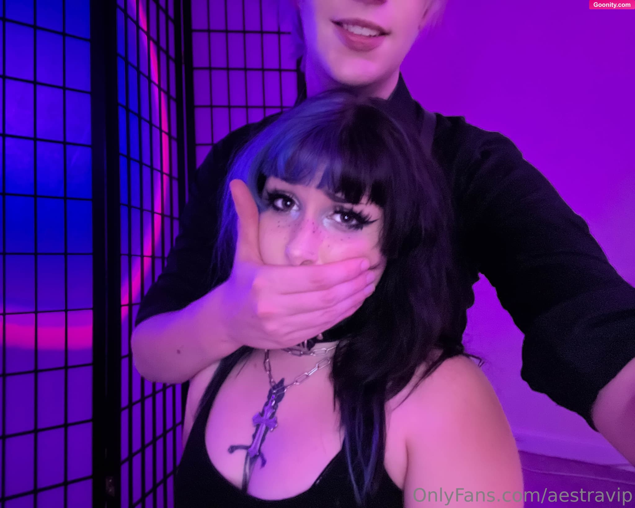 aestra on OnlyFans - do u think @valentinefox4 has big hands or do i just have a small face? (,,> ᴗ <,,)
