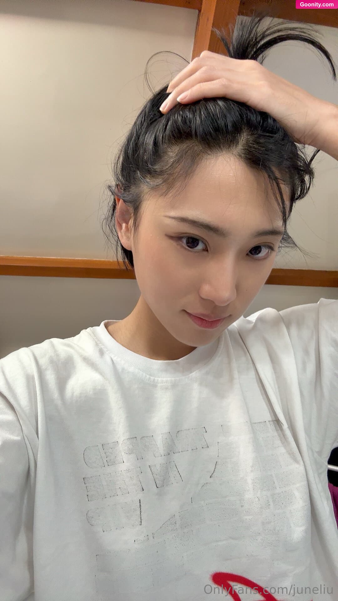 June Liu SpicyGum on OnlyFans - Hi~ Swipe right ;)