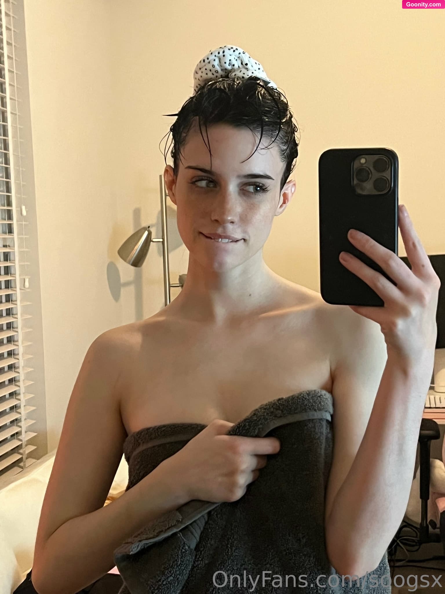 Bailey Soogs on OnlyFans - can i drop the towel in ur dms?? 😼