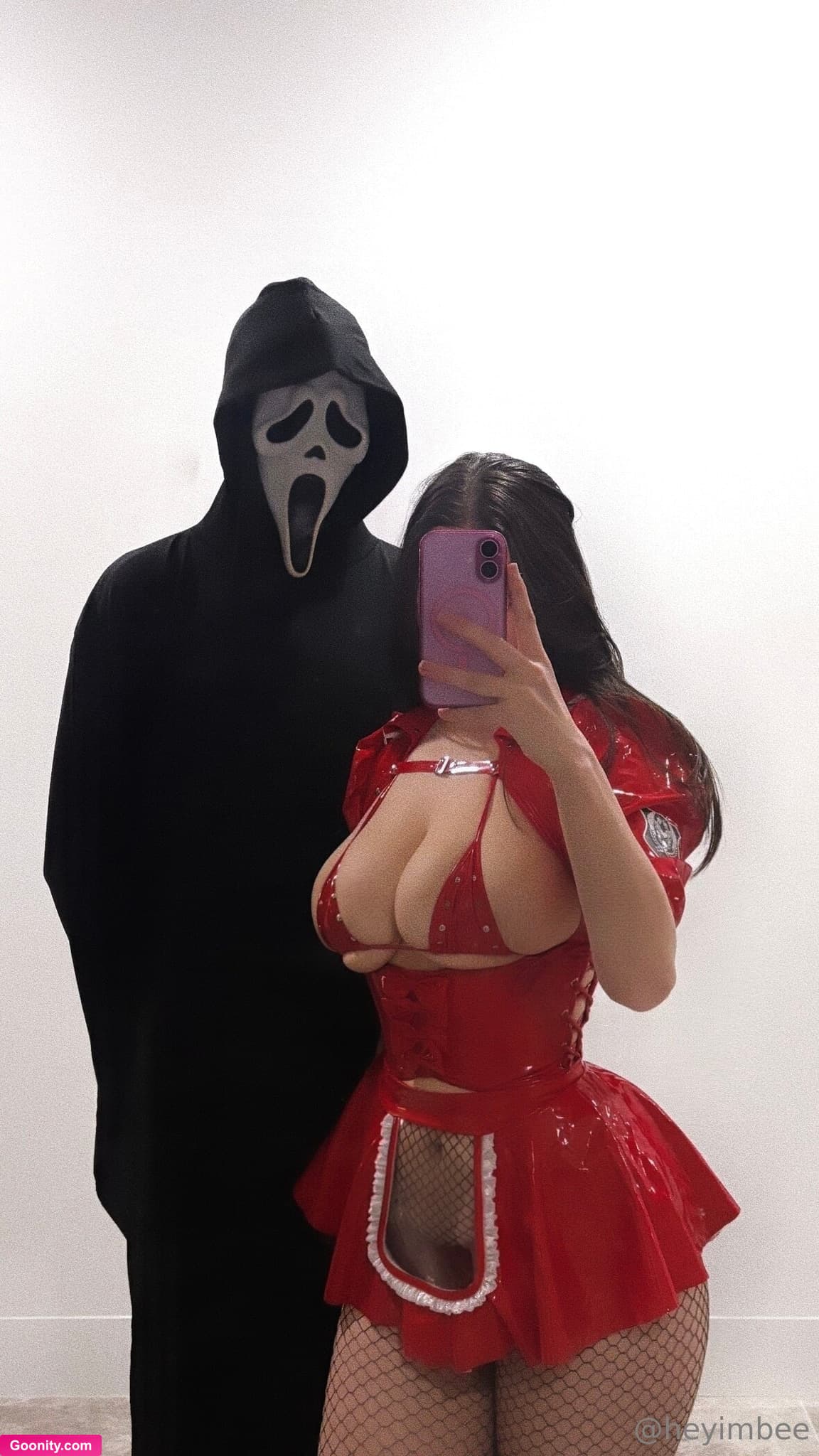 bee on OnlyFans - like this post to see my first B/G collab! 👫🔥
