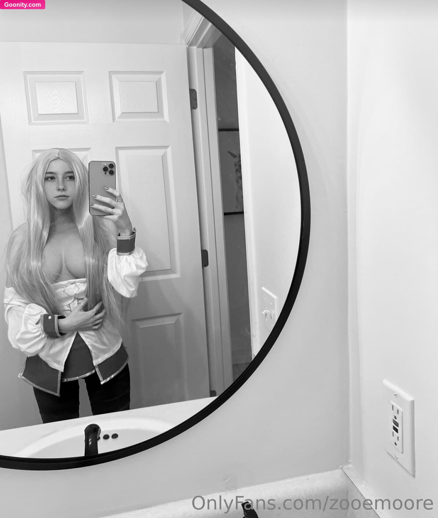 Zoe on OnlyFans - anyone wanna play zelda? not talking about the game 😏😭💀