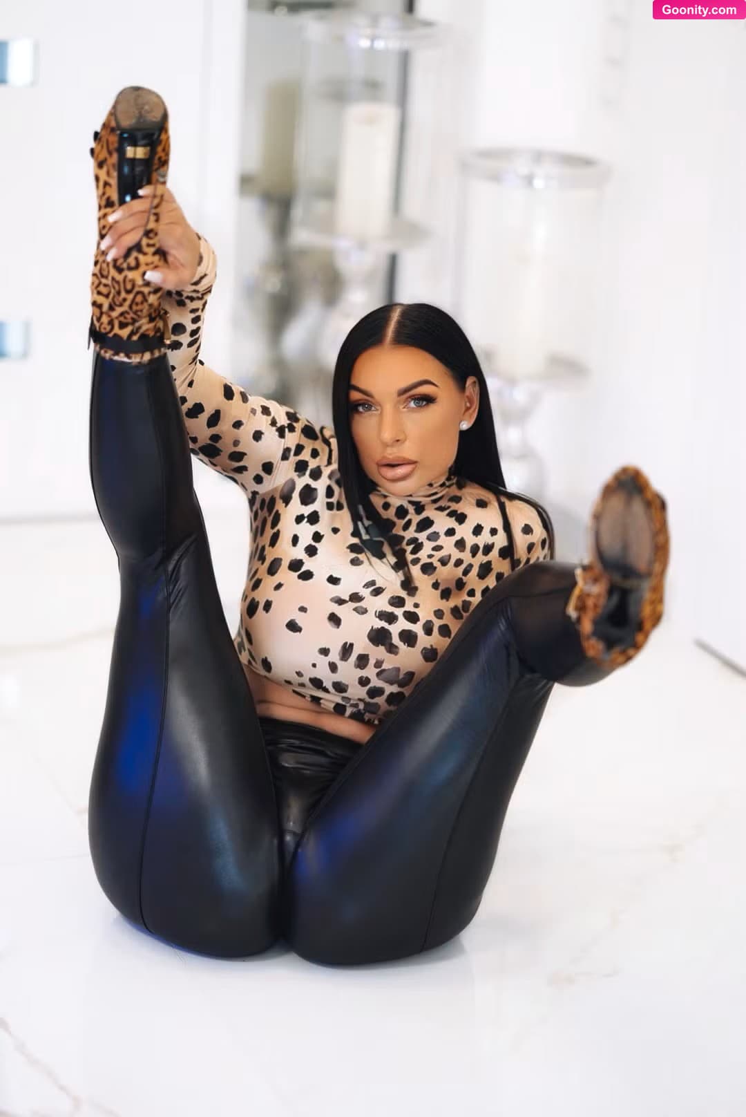 Nadine Kerastas on OnlyFans - Photo 9