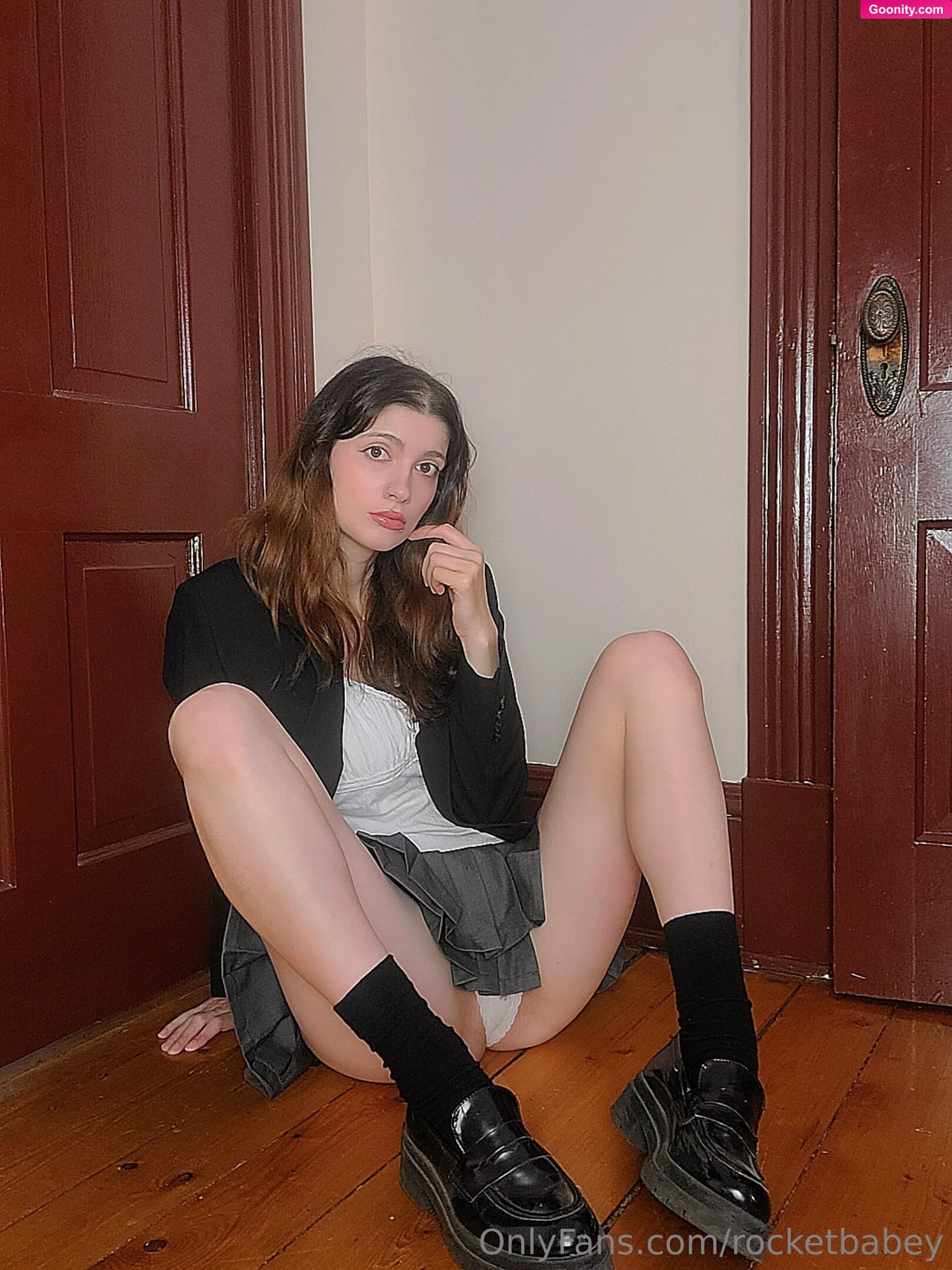 rocketbabey on OnlyFans - swipe to take my clothes off