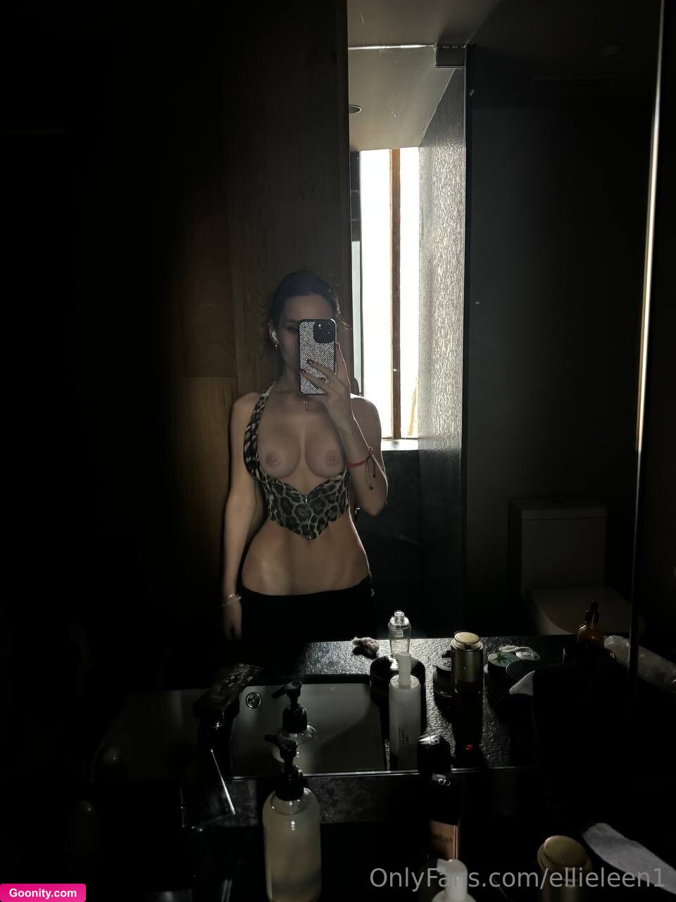 Ellie Leen on OnlyFans - not me pretending this still counts as a top 😭🔥