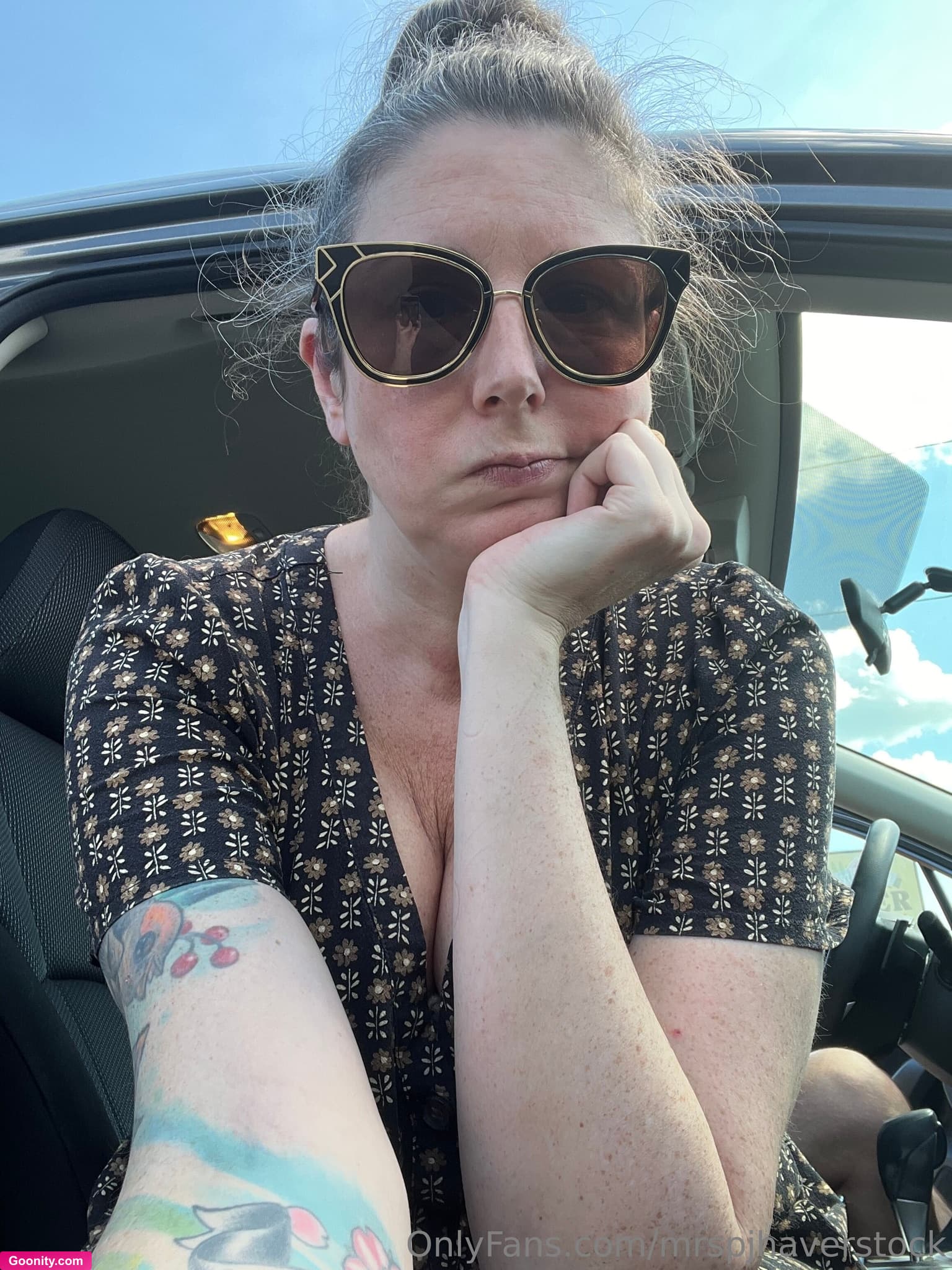mrspjhaverstock on OnlyFans - Annnddd my car died. I’m in a parking lot waiting for a tow ☹️☹️☹️