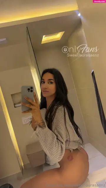Laura Saenz photo 65