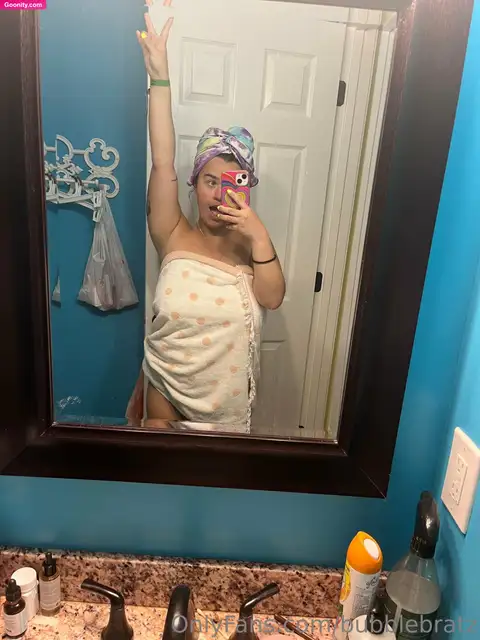 Madelynn May photo 56