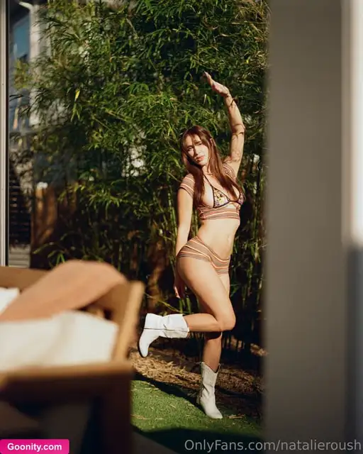 🍌 Natalie Roush photo 282