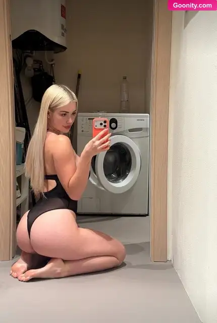 Fabienne Big Ass Posing In Black Lingerie