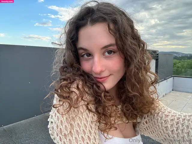 Lilah photo 20