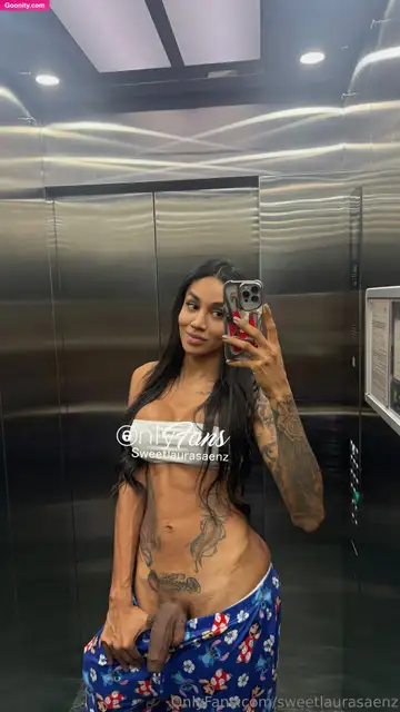 Laura Saenz photo 27