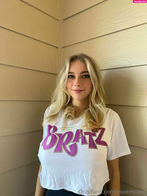 Zoe photo 58