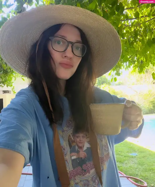Kat Dennings photo 8