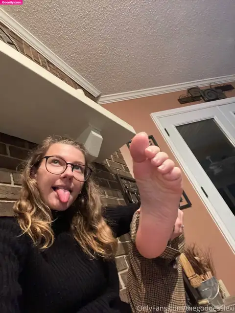Zoe photo 19