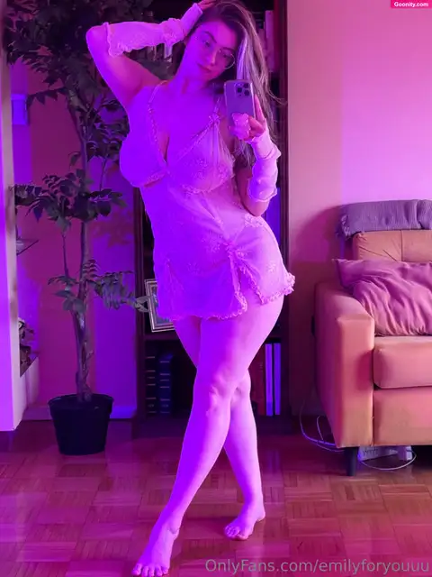 Emily  😇 photo 2