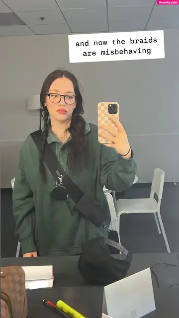 Kat Dennings photo 98