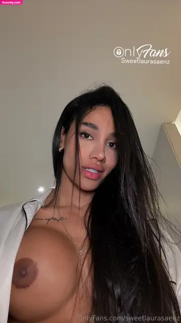 Laura Saenz photo 71