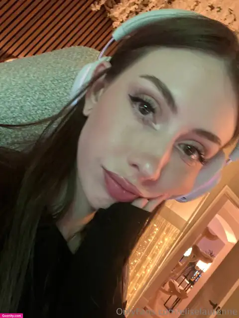 Elise Laurenne photo 164