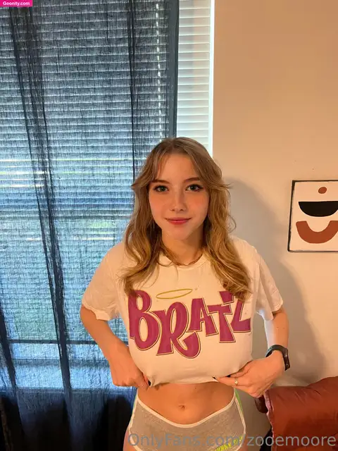 Zoe photo 100
