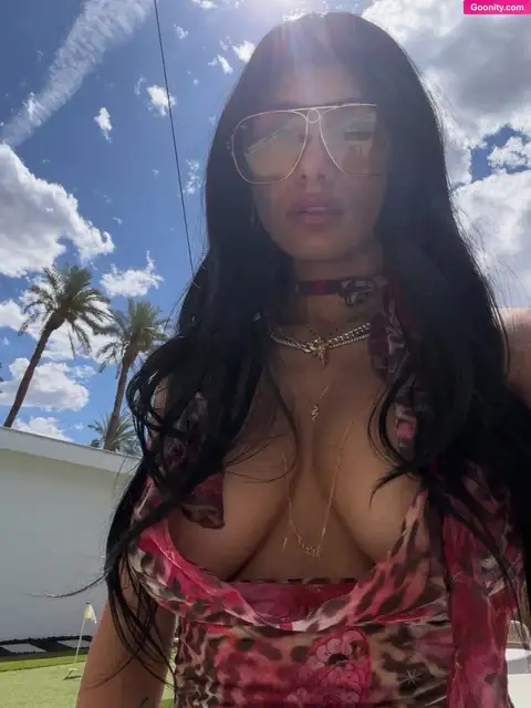 Mia Khalifa photo 3