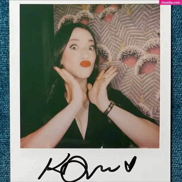 Kat Dennings photo 32
