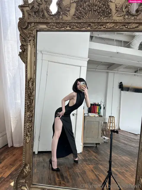Nora Fawn photo 51