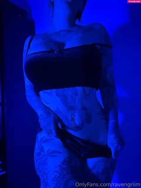 Violet Nothing photo 6