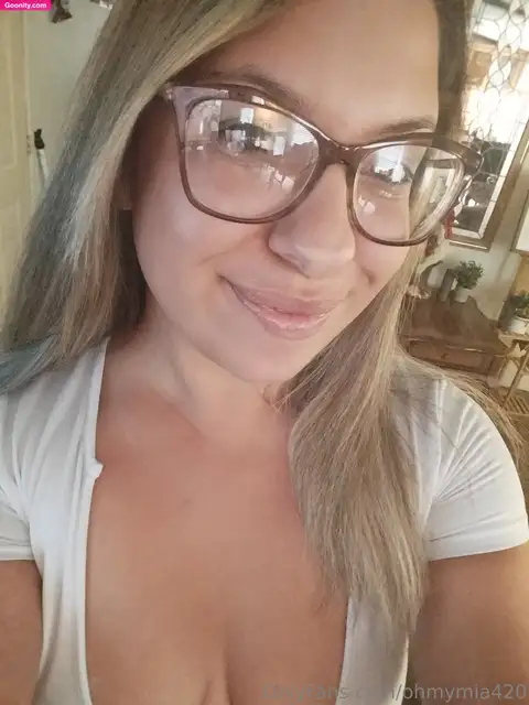 Sexy Mia photo 53