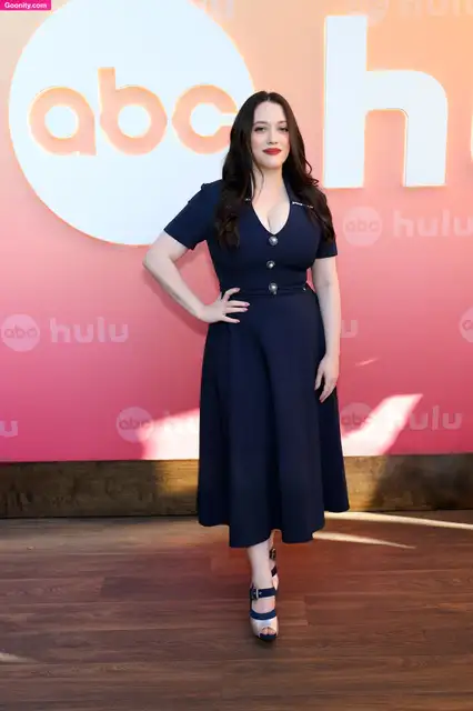 Kat Dennings photo 37