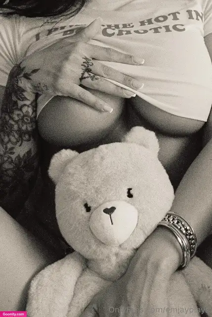 Emily Rinaudo photo 90
