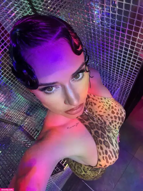 Yesjulz photo 181