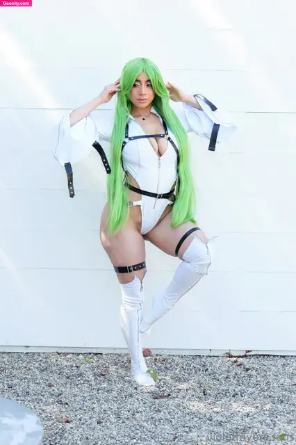 Violet Myers photo 29