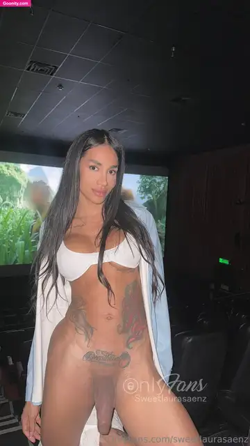 Laura Saenz photo 30