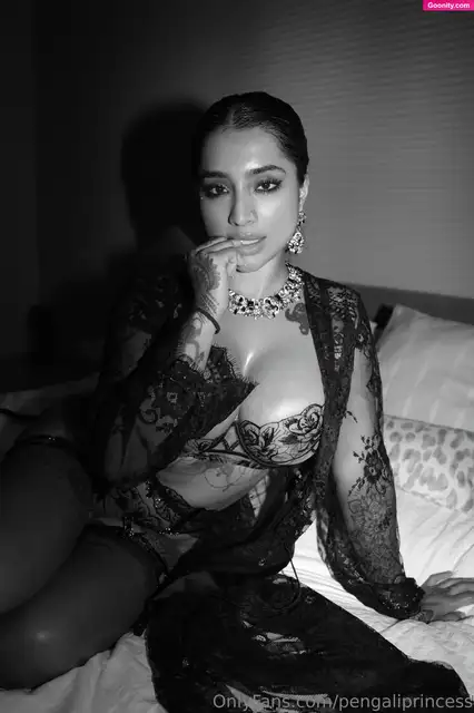 Yasmina Khan 💘 photo 44