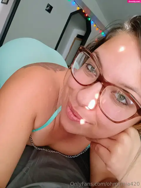 Sexy Mia photo 10