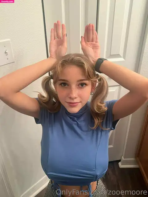 Zoe photo 43