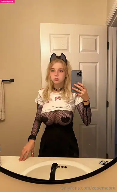 Zoe photo 18
