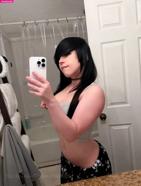 skye ‧₊˚emo waifu photo 46