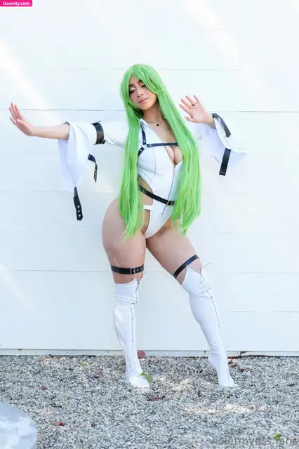 Violet Myers photo 25