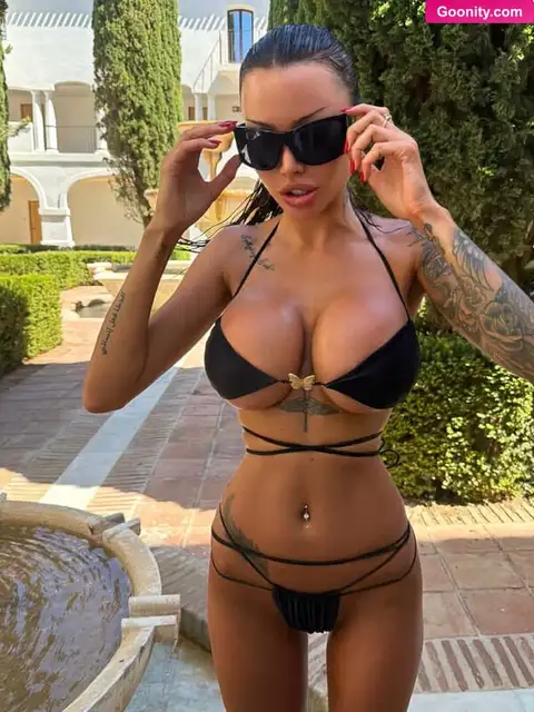 Alena tattooed model photo 24