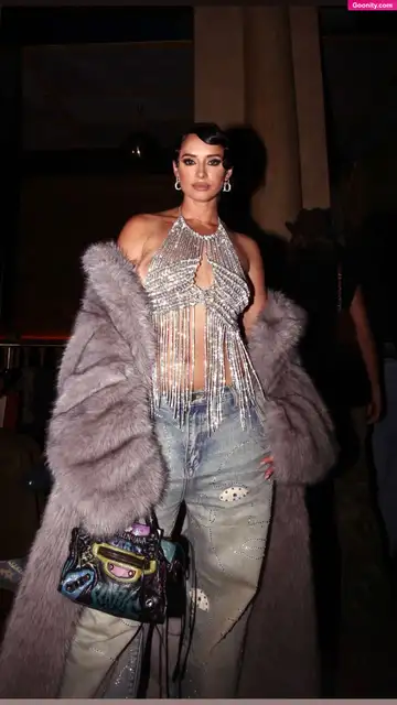 Yesjulz photo 70