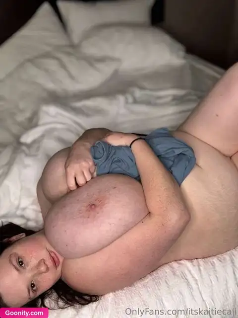 Kaitlyn photo 127