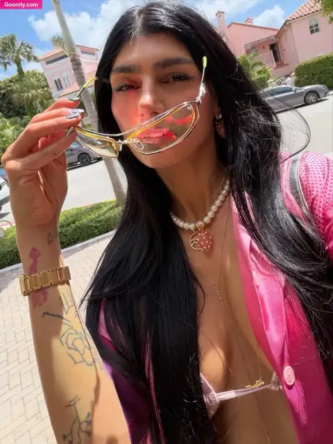 Mia Khalifa photo 11