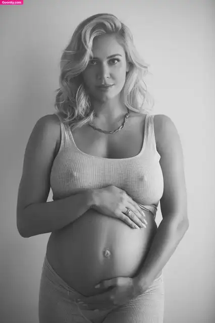 Lauren Compton photo 38