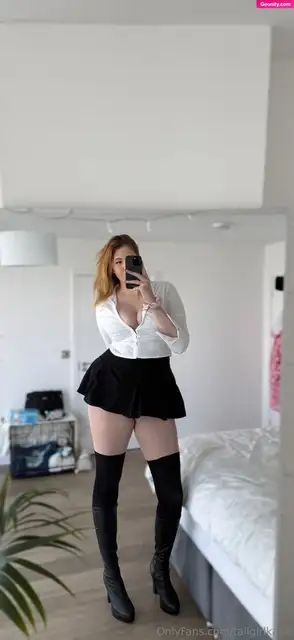 Katie | 6'9” photo 100