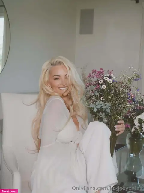 Lindsey Pelas photo 182