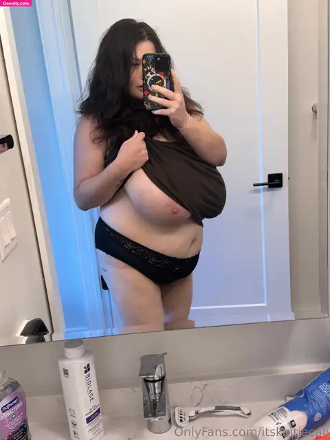 Kaitlyn photo 37