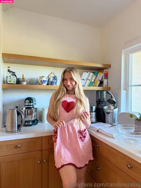 😇 Caroline Zalog 😇 photo 110