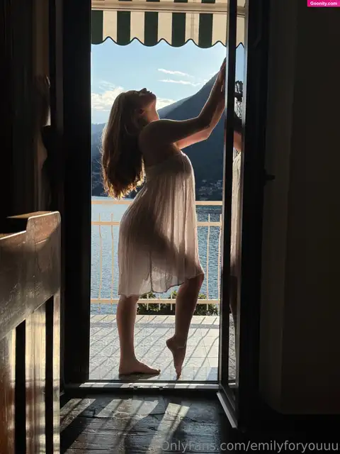 Emily  😇 photo 17