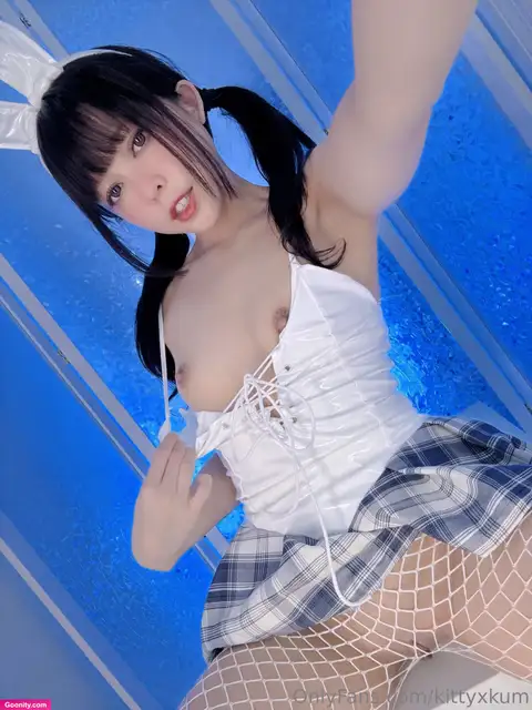 Kitty Kum photo 8